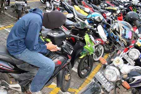  Waspadalah! Modus Baru Pencurian Motor dengan Menggunakan \'Cairan Setan\'