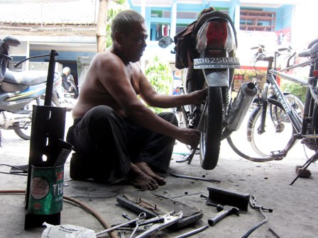  Kisah Tukang Tambal Ban Yang Akhirnya Naik Haji