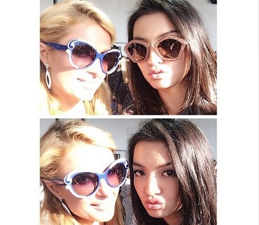  Ini Dia Foto Selfie Raline Shah & Paris Hilton