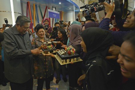  Hari Ini Ultah ke-65, Presiden SBY Dapat Kue Bertuliskan \'We Love You\'