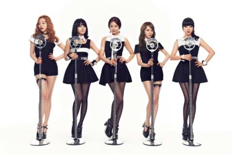 Kecelakaan maut menimpa Ladies' Code di Jalan tol Yeongdong, Rabu (3/9/2014). /soompy.com