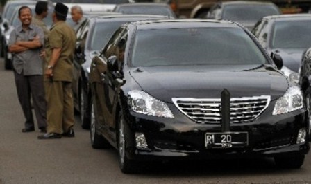  MOBIL DINAS MENTERI: Mercy Batal. Ini Kata Jokowi Soal Peluang Esemka