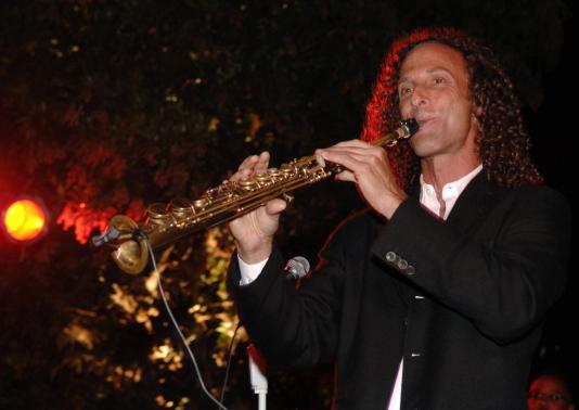  Kenny G, Si Peniup Saksofon Ini Kini Sukses Bermain Saham