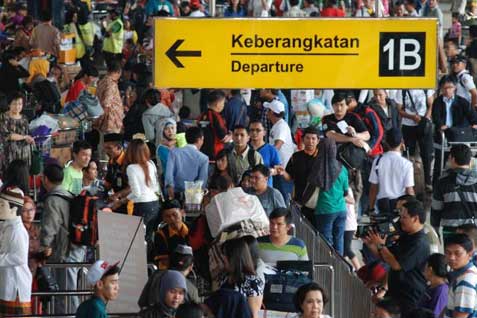 Bandara Soekarno-Hatta saat dipenuhi calon penumpang/Bisnis