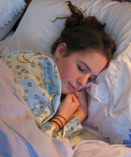  Cara Pilih Bantal Ortopedi Biar Tidur Nyenyak