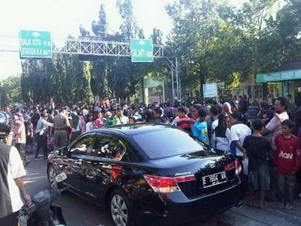  Mobil Wali Kota Cirebon Terobos Area Car Free Day