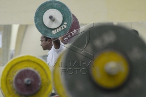  ASIAN GAMES 2014: Angkat Besi Putri Sumbang Medali Kedua Bagi RI