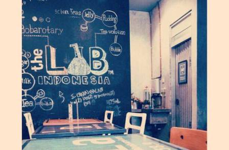  Cafe The Lab: Eksotiknya Bersantap Disaksikan Tabung Erlenmeyer