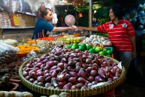  SEMBAKO: Harga Bawang Merah dan Putih di Sulut Kompak Turun