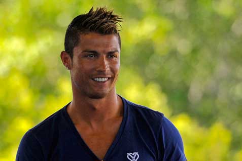  TRANSFER PEMAIN: Real Madrid Isyaratkan \'Pensiunkan\' Ronaldo, MU Siap Menampung