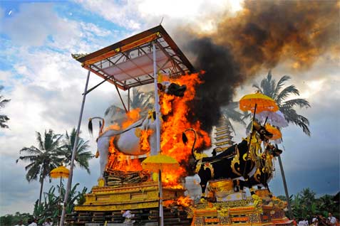  NGABEN MASSAL: Warga Desa Pakraman Gelar Ritual 42 Kerangka Jenazah
