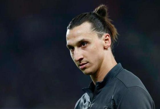  Ibrahimovic Absen Saat Lawan Barcelona