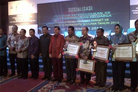  MDG\'s AWARD: 13 Kepala Daerah Raih Pengharagaan di Bidang Kematian Ibu Melahirkan