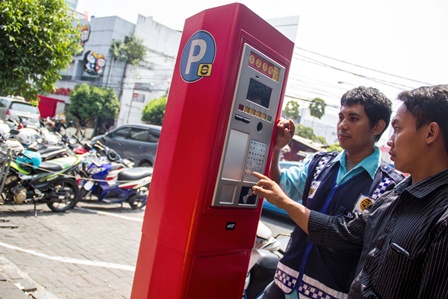  PARKIR METER: Baru Dioperasikan, Satu Mesin Parkir Sudah Rusak