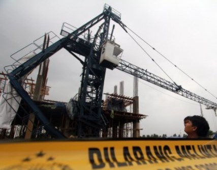  Crane Ambruk di Kuningan, Dua Korban Tertimpa