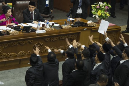  Gaya Popong Memimpin Paripurna DPR Dinilai Luar Biasa