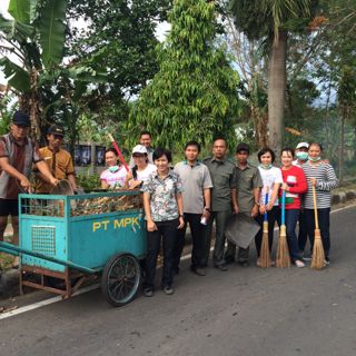  Grage Sangkan Hotel and SPA Bersih-bersih Jalan Sangkanhurip