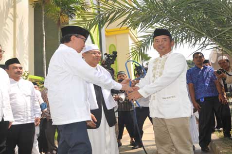  Kementerian Kelautan Dan Perikanan  Serahkan Hewan Kurban di Bekasi