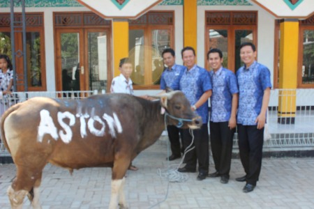  Aston Cirebon Hotel Berbagi Hewan Kurban