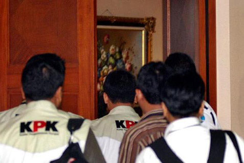  KPK Geledah Kantor Gubernur dan Sekda Riau
