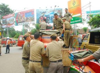  Satpol PP Kota Bekasi Tertibkan 39 Unit Becak