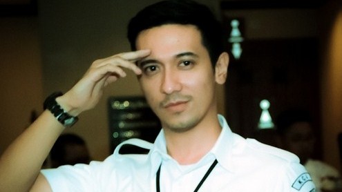  Petugas KRL Ganteng Ternyata Mantan Bintang Iklan &amp; Anchor