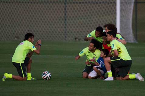  Brasil Bungkam Argentina 2-0, Neymar & Messi Diturunkan Sejak Menit Awal