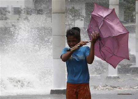  Topan Hudhud Berkecepatan 195 Km/Jam Hantam Pesisir Timur India