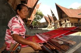  Kain Tradisional Harus Punya Nilai Ekonomis