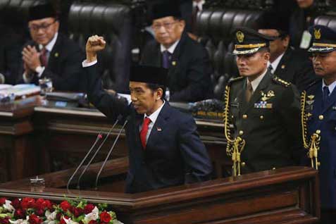  PESTA RAKYAT JOKOWI PRESIDEN: Pedagang Dari Bogor Gunakan Sepeda Ontel ke Jakarta