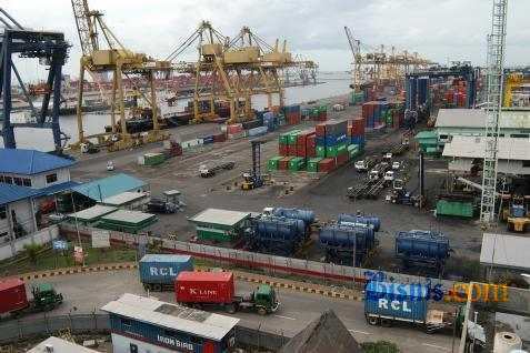  Jalan Raya Cakung Cilincing Menuju Pelabuhan Tanjung Priok Macet Total