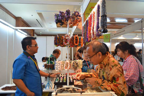  Tren Batuan Alam Dongkrak Industri Perhiasan 2015