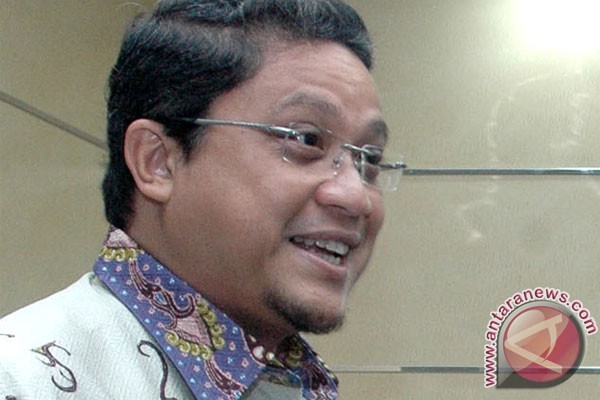  Dede Yusuf Ketuai Komisi IX DPR