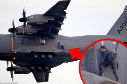  Beraksi Lagi di Mission Impossible 5, Tom Cruise Menggantung Di Pesawat Airbus
