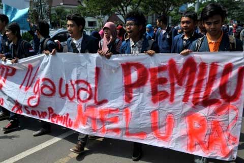  Mahasiswa Tertembak Saat Bentrok dengan Polisi