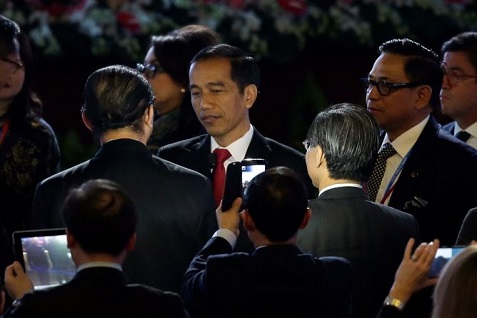  APEC CEO SUMMIT 2014: Presiden Jokowi Dikerubungi Pengusaha Asing