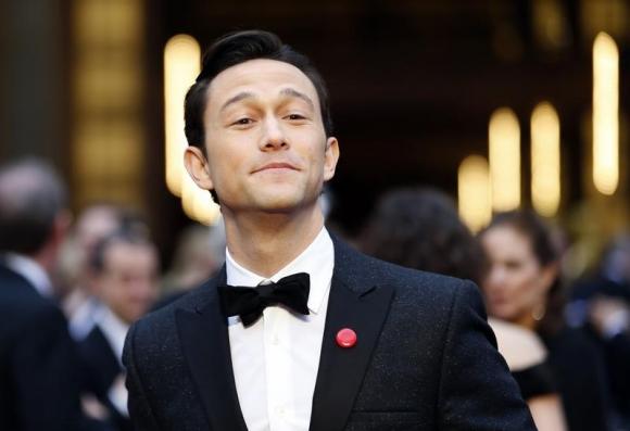  Joseph Gordon-Levitt Akan Memainkan Peran  Edward Snowden