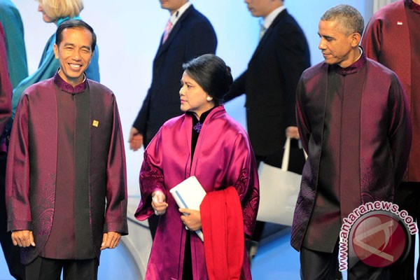  Di Tiongkok, Presiden Jokowi \'Blusukan\' Gunakan Kereta Cepat