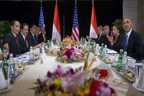 Presiden Jokowi didampingi beberapa menteri bertemu dengan Presiden AS Barack Obama di sela pertemuan APEC di Beijing/dokumentasi
