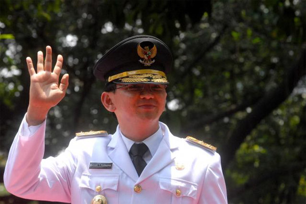  Ahok Siap Teken Surat Permintaan Pembubaran FPI