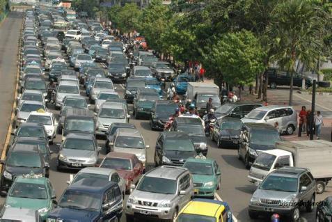  INFO LALU LINTAS, Tol Alam Sutra Tersendat Kecelakaan Truk