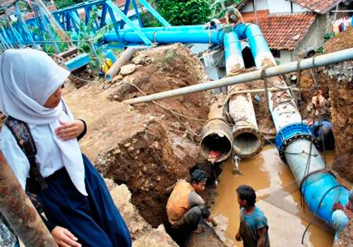  Ahok Tindak Tegas Pencuri Air Bersih