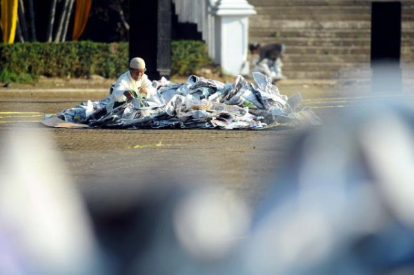  Ahok Minta Warga DKI Pungut Sampah Tiap Jumat