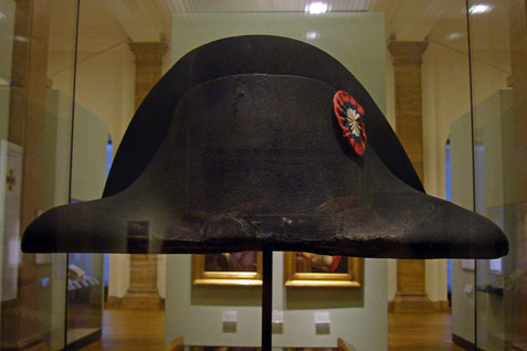  Topi Napoleon Laku Rp25 Miliar