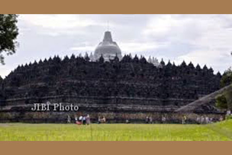  KONSERVASI BOROBUDUR: Tim Cocokkan Sejumlah Kepala Arca Dengan Badan Arca Buddha Borobudur