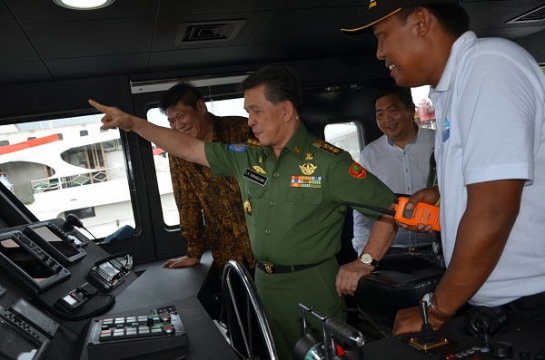  KAPAL CEPAT: Gubernur Sulut Resmikan Trayek Manado-Tahuna