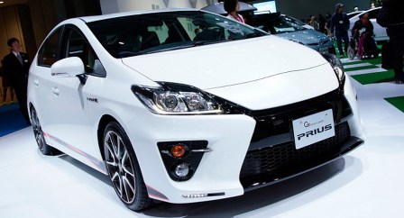  Ini Dia Spesifikasi Toyota Prius V 2015