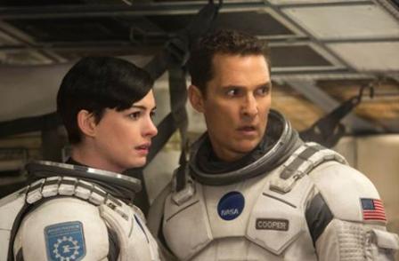  INTERSTELLAR: Film Ini Membuat Anne Hathaway Hiportemia, Kram, dan Mati Rasa