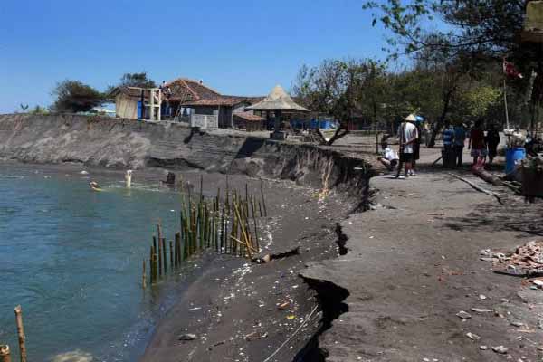  SUSI PUDJIASTUTI Minta Pantai di Sepanjang Kota Bengkulu Dibangun Break Water