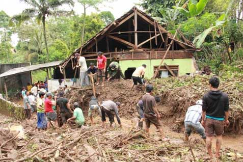  Korban Longsor Rerata Masyarakat Bawah